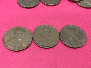 lot 24 image: Wheat Pennies