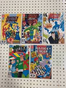 lot 48 image: Lot of 5 Justice League Comic Books