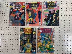 lot 52 image: Lot of 5 Justice League Comic Books