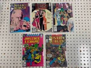 lot 53 image: Lot of 5 Justice League Comic Books