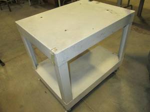 lot 37 image: Short Metal Rolling Cart With Locki...