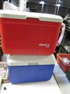 lot 61 image: Lot of (2) Coolers Gott & Coleman...