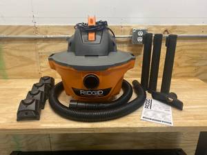 lot 11 image: RIDGID 6 Gal. 3.5-Peak HP NXT WetDry Shop Vacuum with Filter, Hose and Accessories