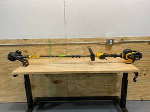 lot 61 image: DEWALT 15 in. 60V MAX Lithium-Ion Cordless FLEXVOLT Brushless String Grass Trimmer (Tool Only)