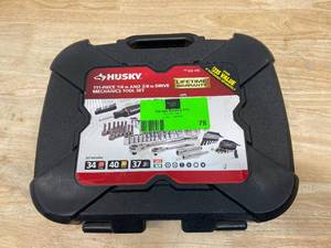 lot 76 image: HUSKY 111-Piece 14 and 38 Drive Mechanics Tool Set