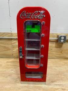 lot 87 image: KOOKATRON Coca Cola Retro 10 Can Vending Fridge