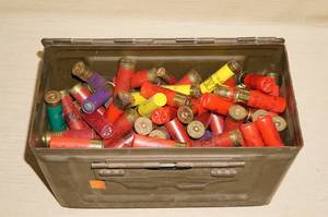 lot 132 image: Ammo Box of Random Loose Shotgun Shotshells