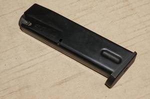 lot 49 image: Beretta 9mm 15 Round Magazine