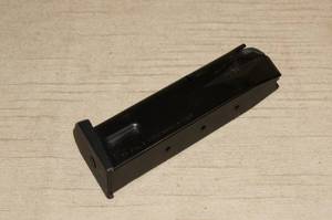 lot 54 image: Beretta 9mm 15 Round Magazine