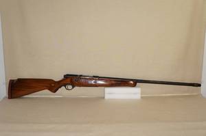 lot 37 image: Vintage O F Mossberg & Sons 185D 20 Ga Bolt Shotgun