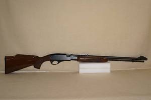 lot 34 image: Remington Fieldmaster 572 .22 LR Pump Action Rifle