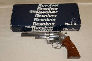lot 1 image: Smith & Wesson 629-1 .44 Magnum Revolver