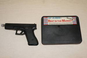 lot 10 image: Glock Model 17 Gen 2 9mm Semi-Automatic Pistol