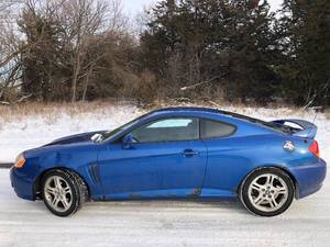 lot 2 image: 2004 Hyundai Tiburon GT  COUPE-MANUAL