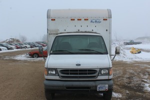 lot 6941 image: 2002 Ford E450 131,254 Miles - 7.3l POWERSTROKE Diesel - 2 OWNERS -