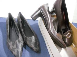 lot 64 image: Womens Shoes - Size 8-12 Sole Inovation Choc Brown Pumps and Size 9 New York New York Flats