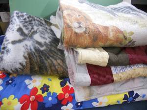 lot 70 image: Quilts and Blankets