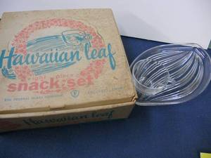 lot 43 image: Federal Glass Hawaiian Leaf Snack Set in Original Box