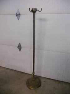 lot 39 image: Tall Floor Lamp Base - No light or wiring - Heavy - Brass