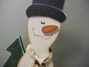 lot 126 image: Winter Dcor - Tall standing Snowman holidays dcor, perfect for the front door