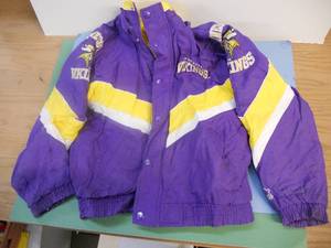 lot 177 image: Childs Minnesota Vikings Coat - Large