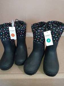 lot 29 image: Polk-a-dot girl boots- sizes 1 &2 - not used