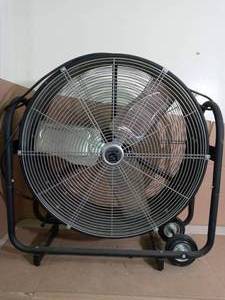 lot 44 image: Strongway Tilting Direct Drive Drum Fan  24in., 8000 CFM, 18 HP- slightly used