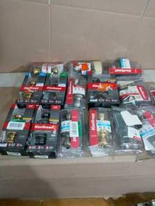 lot 62 image: Mixed lot of kwik set door knobs