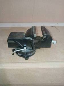 lot 63 image: 4 in. Heavy-Duty Bench Vise with Swivel Base by BESSEY- slightly used