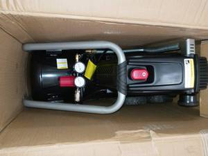 lot 66 image: 8G 150 PSI Hotdog Air Compressor by Husky - not used