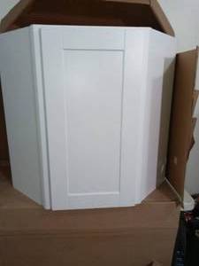 lot 86 image: Shaker Assembled 24x30x12 in. Diagonal Corner Wall Kitchen Cabinet in Satin White by Hampton Bay- slightly damaged