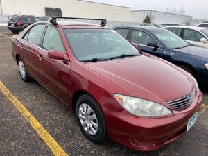 lot 14 image: 2005 Toyota Camry LE