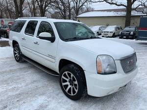 lot 19 image: 2008 GMC Yukon XL Denali AWD