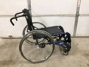 lot 4 image: WOW&nbspInvacare A-6S THE REVOLUTIONARY DESIGN WTELESCOPING FRAME & SUSPENSION - Great Condition - Tires Need Re-inflation