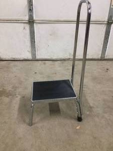 lot 14 image: BREWER COMPANY&nbspMedical&nbspStep Stool With Support Rail Handle - Great Condition - Missing Front Rubber Leg Tops - Replacement cost $3.00 for 4 On Amazon