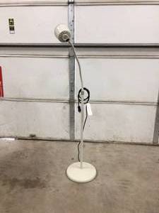 lot 26 image: Midmark Ritter&nbsp152-001&nbspFlex Lite&nbspMedical&nbspOperation&nbspSurgical Exam&nbspGooseneck&nbspLight Procedure Floor Lamp - Excellent Working Condition