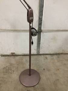 lot 40 image: Super Chic Studio Loft Industrial Dazor Floor Lamp Vintage Floating Arm Metal Adjustable Task Medical Examination Light Lamp Dazor Model 794 Mid Century Excellent