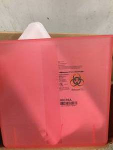 lot 50 image: 1 Open Case NEW Covidien 8507SA SharpSafety Containers with Counterbalance Lids, 5 quart Capacity, Transparent Red (10 Count)