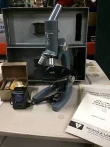 lot 65 image: SUPER RETRO COOL BAUSH & LOMB ISTX-8L OPTI-LUME MONOCULAR MICROSCOPE ILLUMINATOR - GREAT FOR HOME SCHOOL APPLICATIONS COMES WITH METAL CASE AND EXTRAS - GREAT WORKING CONDITION