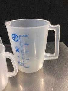 lot 94 image: 3 PLASTIC MEASURING CUPS