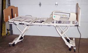 lot 100 image: MSRP $2500 JOERNS U795 ULTRA CARE BED MULTI POSITIONAL UPDOWN IN HOME PATIENT CARE ADJUSTABLE BED WITH HAND REMOTE AND INCLUDES FREE HIGH QUALITY (RESISTS BED SORES) MATTRESS EXCELLENT WORKING CONDITION