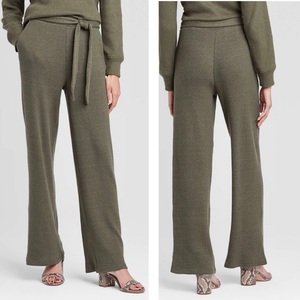 lot 37 image: 10 New Pair of Cozy Rib Lounge Pants