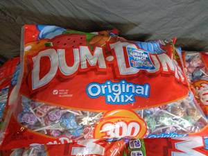 lot 22 image: 6000 New Dum Dum Lollipops