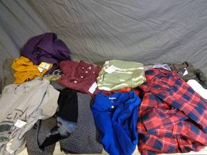 lot 34 image: 25 Piece Lot of New Mens Clothing