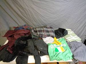 lot 36 image: 25 Piece Lot of New Mens Clothing
