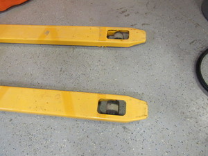 (Near New) Pallet Jack