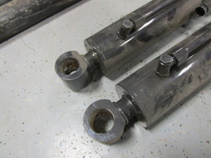 (New) Bobcat Bucket Hydraulic Cylinders