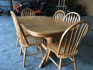 lot 7 image: Oak Table with 6 Chairs
