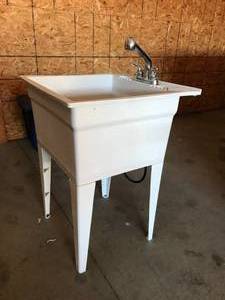 lot 23 image: Laundry Tub with Retractable Faucet Head