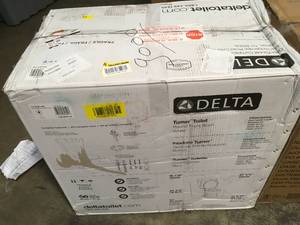 lot 9 image: Pallet with 3 assorted toilets open boxes in good condition